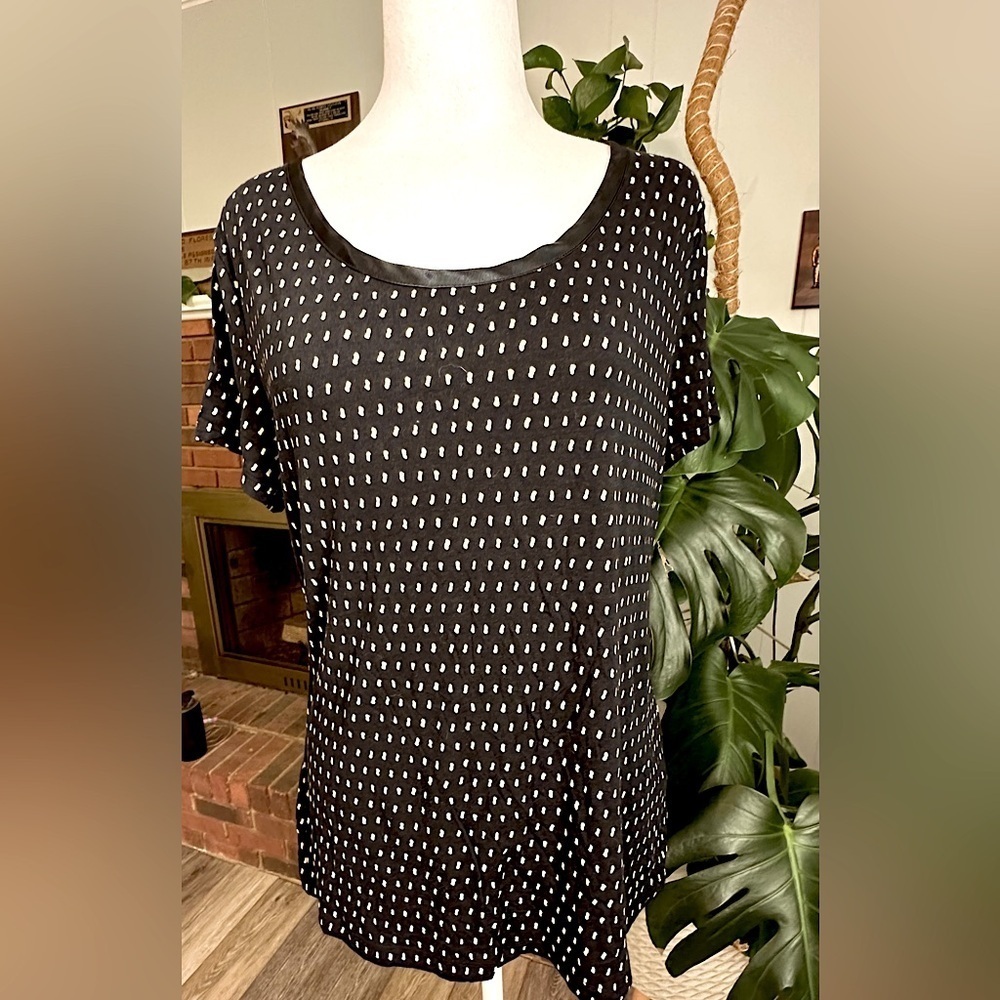 👏Banana Republic Luxe Touch Black with tan color Top Size L - Picture 2 of 6
